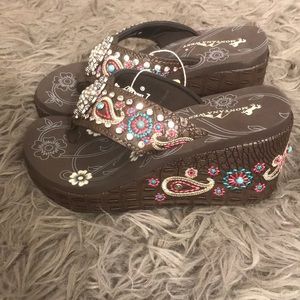 Montana West flip flops!